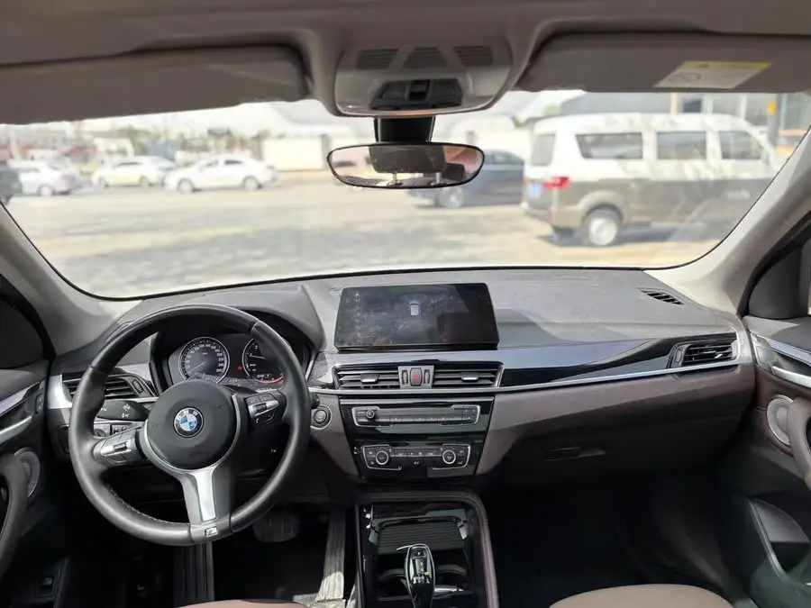 بي إم دبليو X1 2022 sDrive20Li الإصدار الفاخر