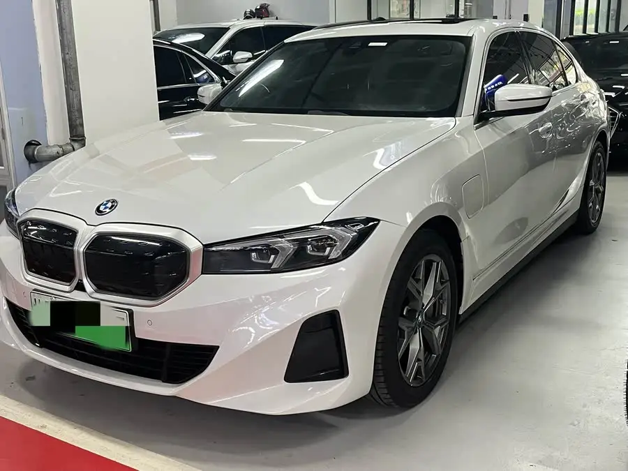 بي إم دبليو i3 2024 eDrive 35 L