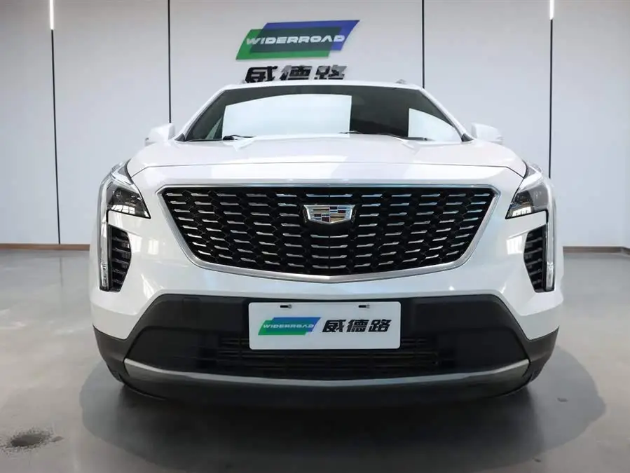 كاديلاك XT4 2020 28T فئة الدفع الأمامي المتميزة