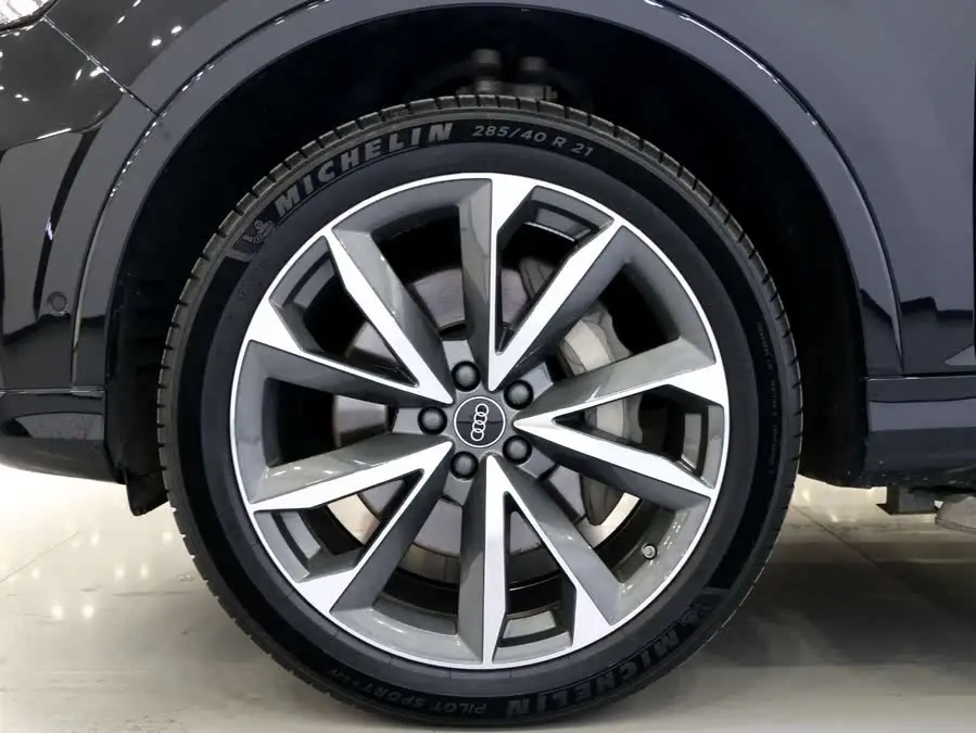 Audi Q7 2023 55 TFSI quattro S line Sport