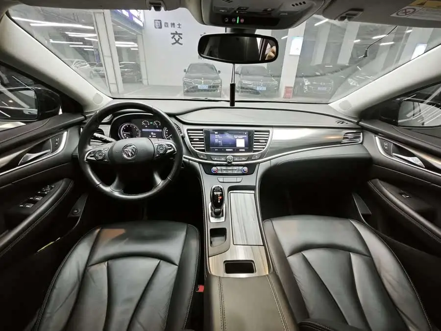 بيوك لاكروس 2021 552T فاخرة