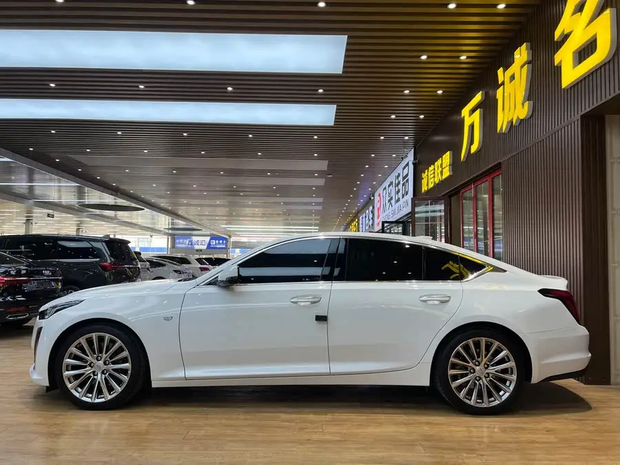 كاديلاك CT5 2022 28T المتميزة
