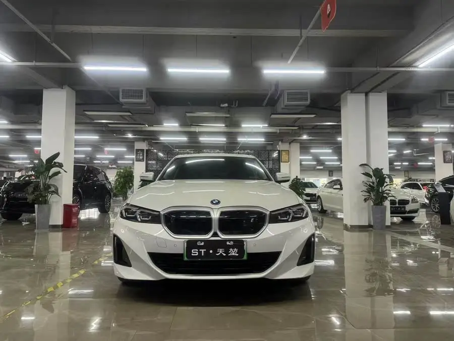 بي إم دبليو i3 2022 eDrive 35 L