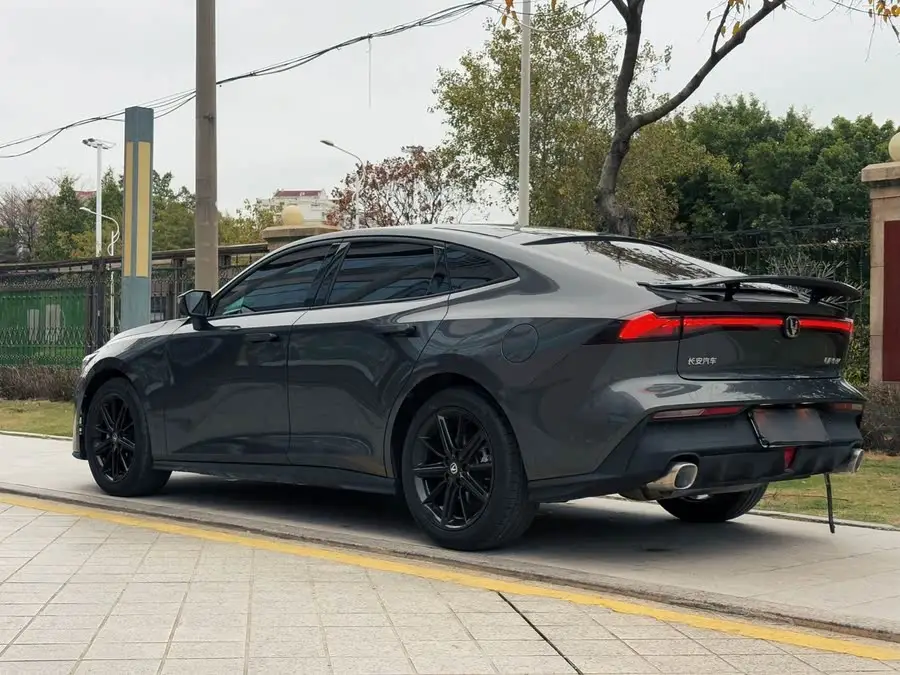 Changan UNI-V 2023 1.5T Premium