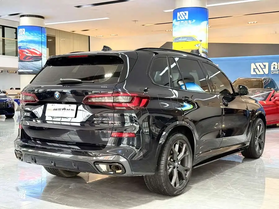 بي إم دبليو X5 2022 xDrive 40Li حزمة M الرياضية