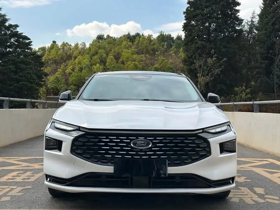 2022 فورد مونديو فاسيليفت إيكوبوست 245 الفخمة