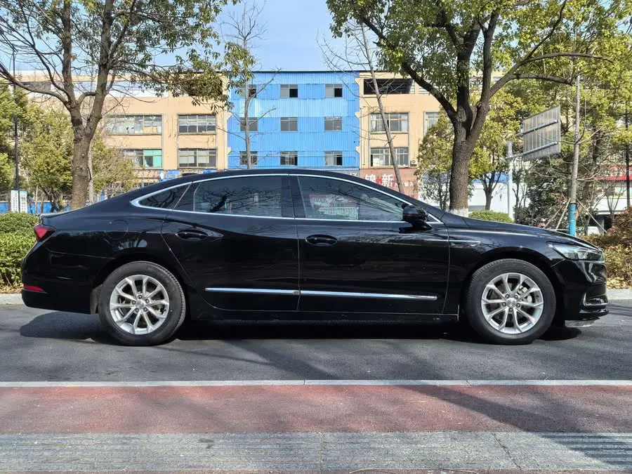 بيوك لاكروس 2021 552T فاخرة