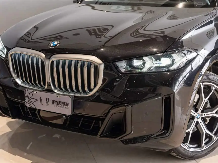 بي إم دبليو X5 2023 xDrive 30Li طراز M الرياضي مع باقة الليل