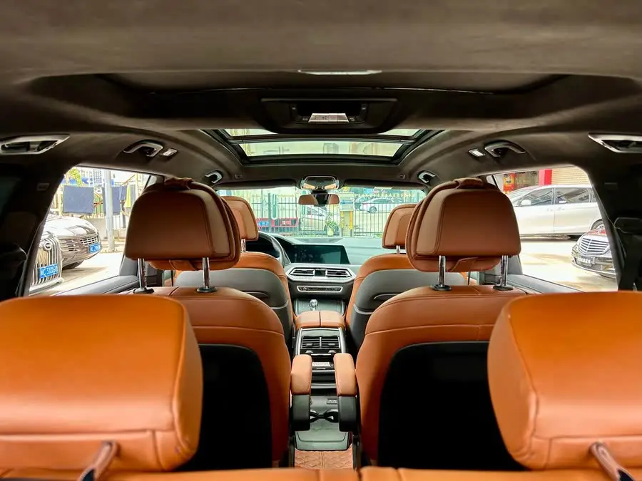 2021 بي إم دبليو X7 xDrive40i باقة M الرياضية الفاخرة