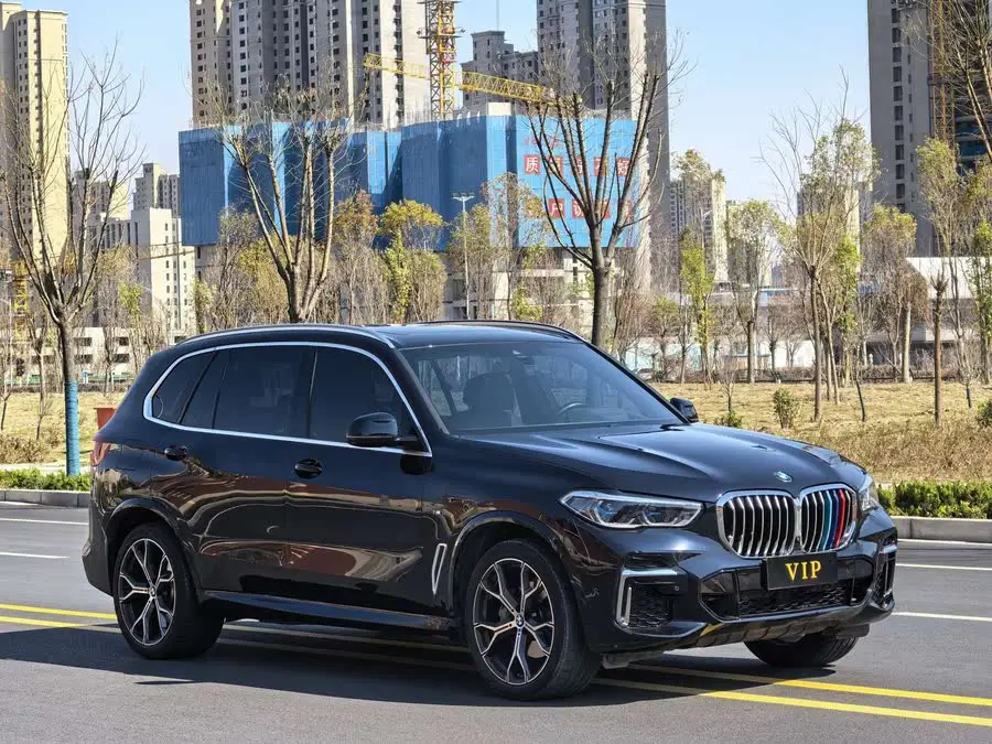 بي إم دبليو X5 2022 طراز مُعدل xDrive 40Li حزمة رياضية M