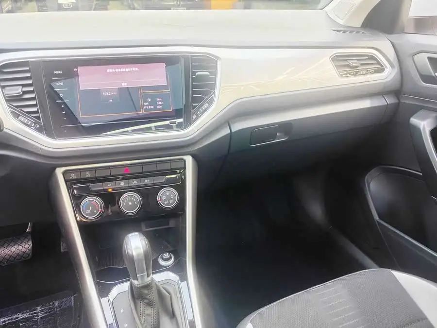T-ROC 2020 نموذج 280 TSI DSG دفع ثنائي مستوى الدخول