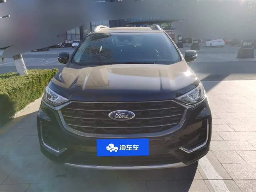 2021 Ford Edge PLUS EcoBoost 245 Two-Wheel Drive High-end Model 7-Seater