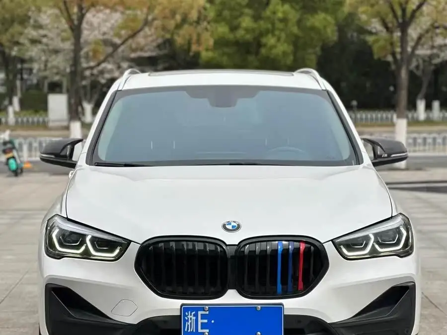 بي إم دبليو X1 2020 sDrive25Li الطراز الرائد