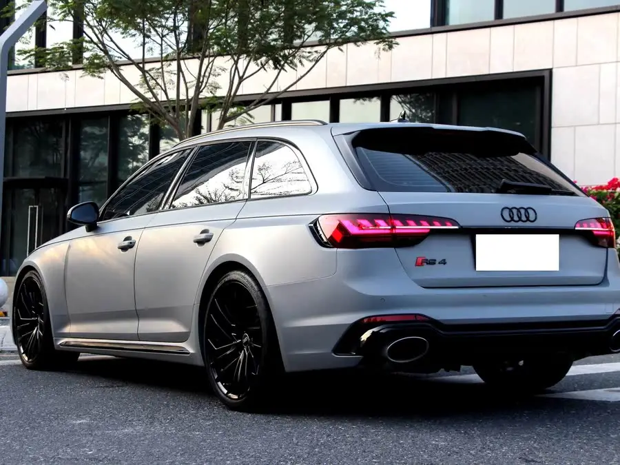 أودي RS 4 2023 RS4 أفانت إصدار بلاك