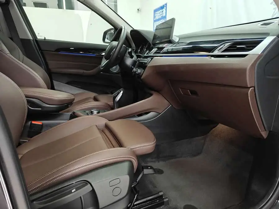 بي إم دبليو X1 2022 sDrive20Li إصدار موضة