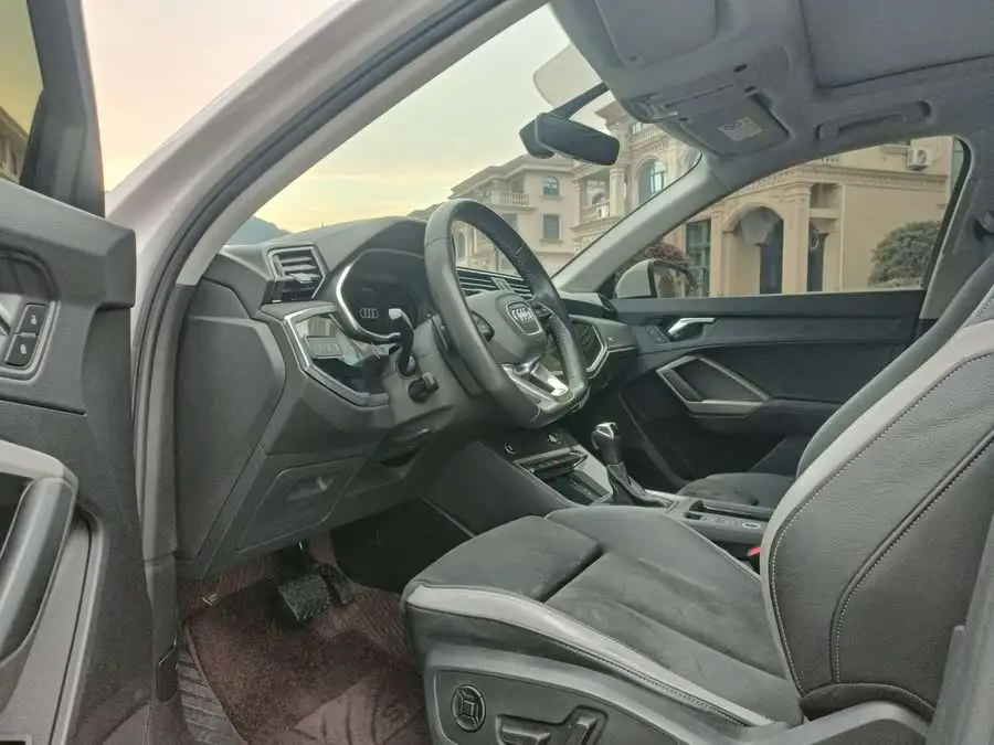 Audi Q3 2022 35 TFSI Sporty Model