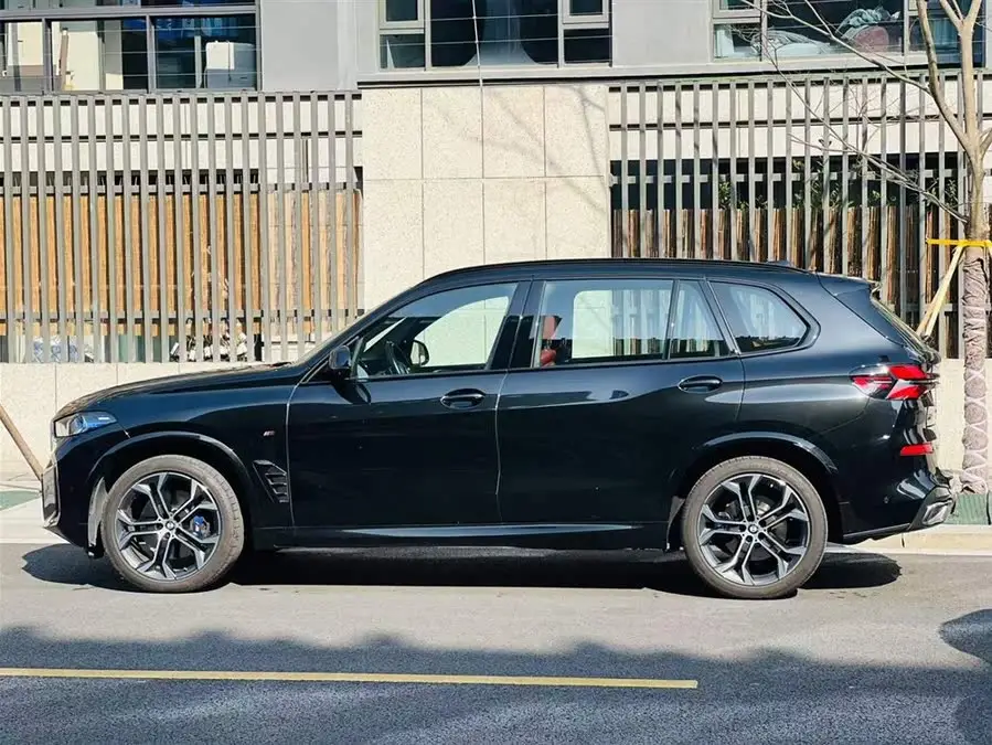 BMW X5 2023 xDrive 40Li M Sport Night Package