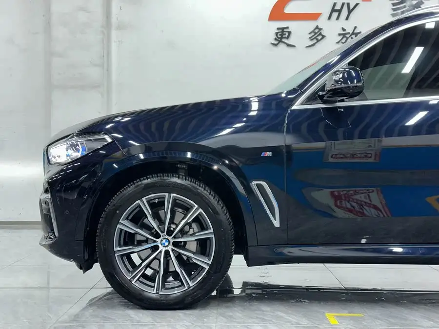 بي إم دبليو X5 2022 طراز مُجدد xDrive 30Li حزمة رياضية M