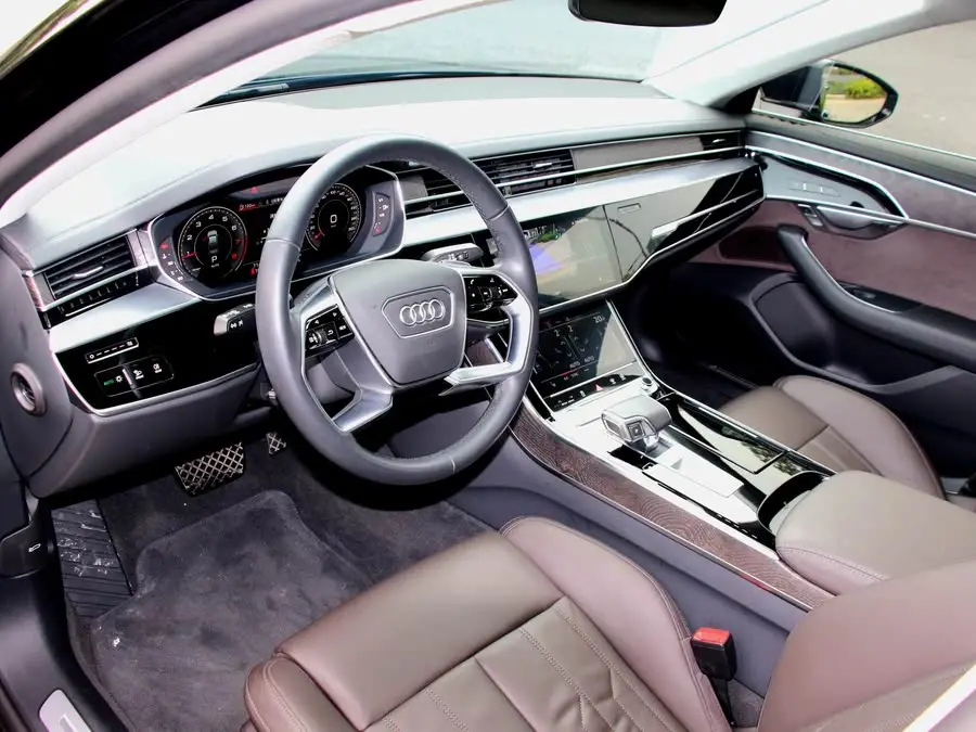 أودي A8 2023 A8L 45 TFSI كواترو فاخرة