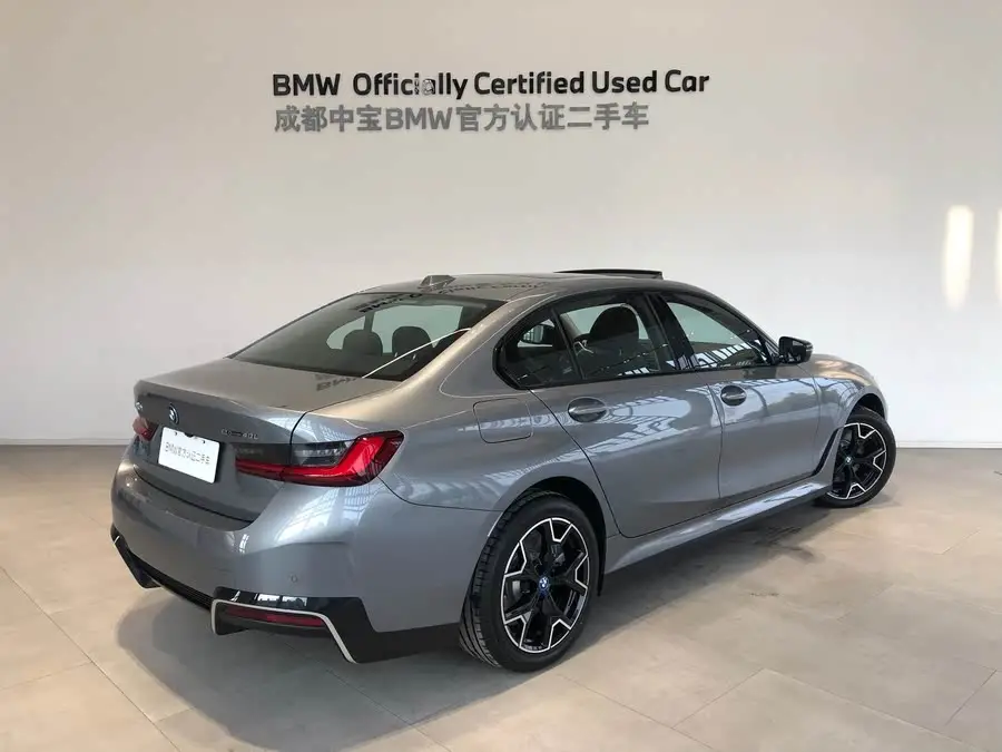 بي إم دبليو i3 2024 eDrive 40 L مجموعة الليل