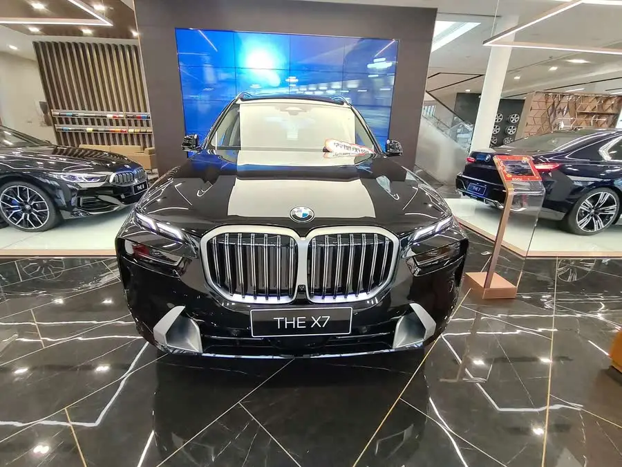 بي إم دبليو X7 2024 xDrive40i حزمة فاخرة رائدة