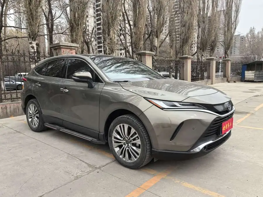 2022 تويوتا هارير هايبرد 2.5 لتر CVT الدفع الرباعي الرائد