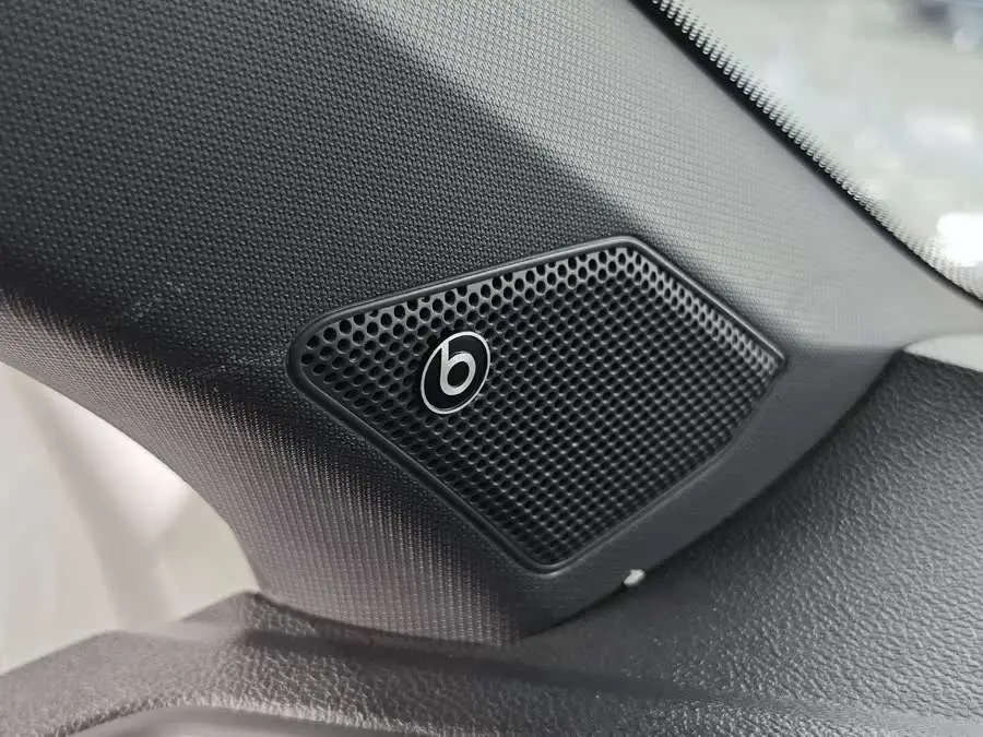 T-ROC 2021 280TSI DSG دفع ثنائي R-Line Pro النسخة الذكية