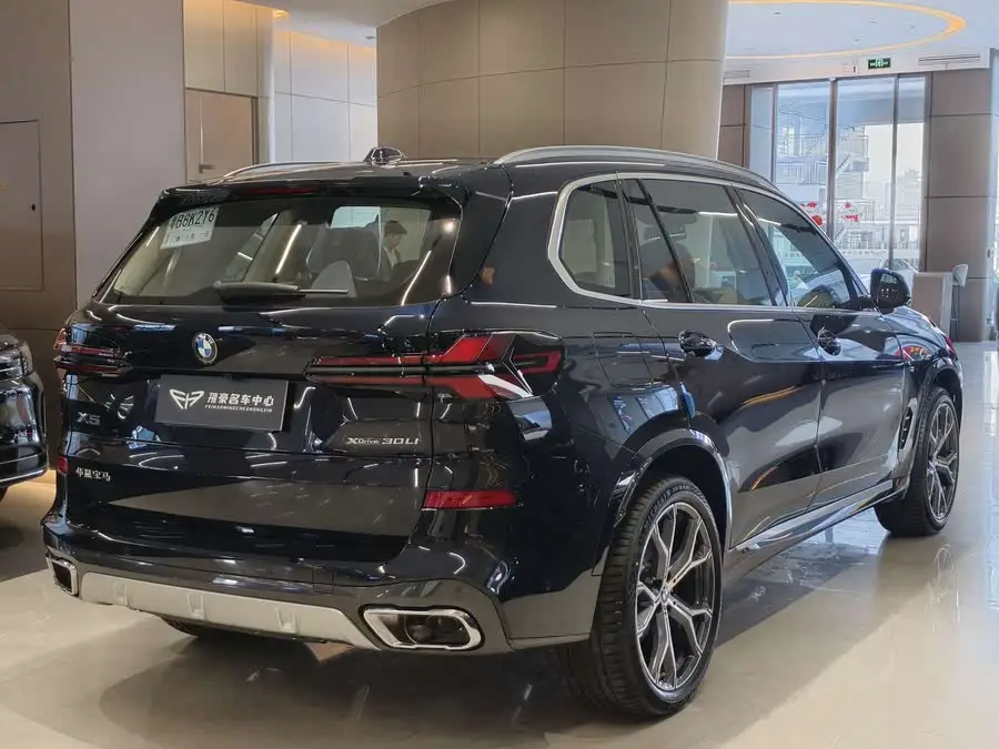 بي إم دبليو X5 2023 xDrive 30Li حزمة M الرياضية الحصرية
