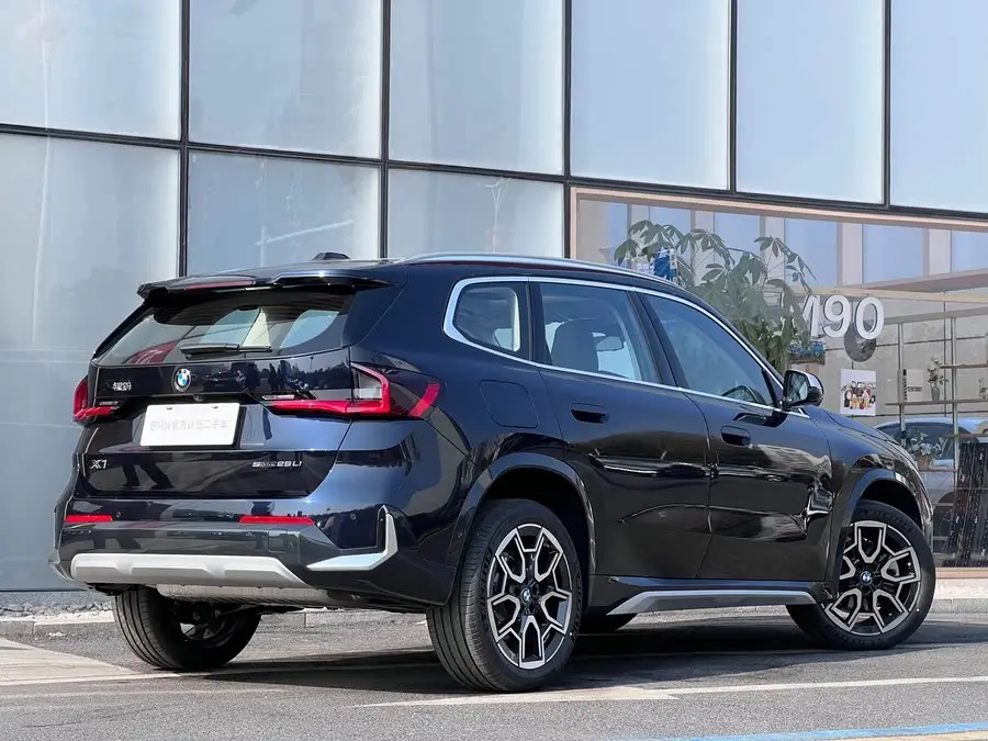 بي إم دبليو X1 2023 sDrive25Li حزمة التصميم X