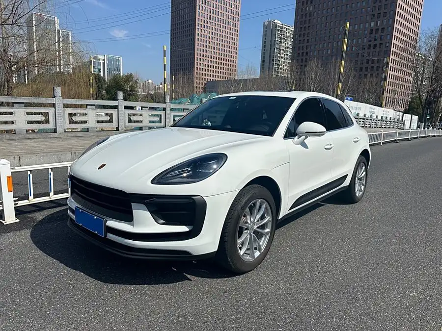 2024 Macan 2.0T