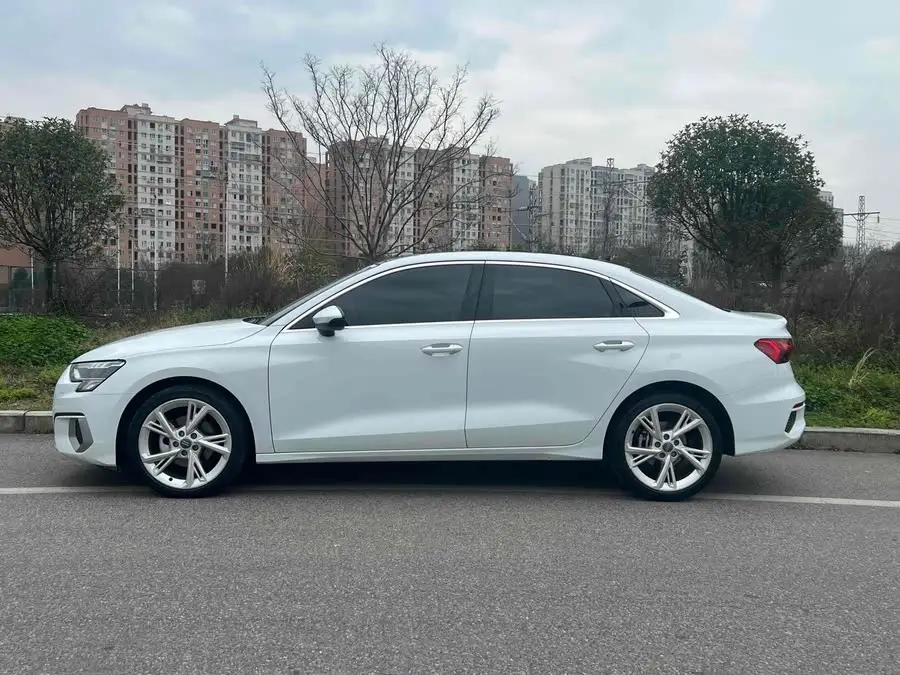 أودي A3 2021 طراز A3L ليموزين 35 TFSI إصدار الأناقة العصرية