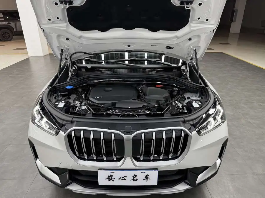 بي إم دبليو X1 2023 xDrive25Li حزمة التصميم X