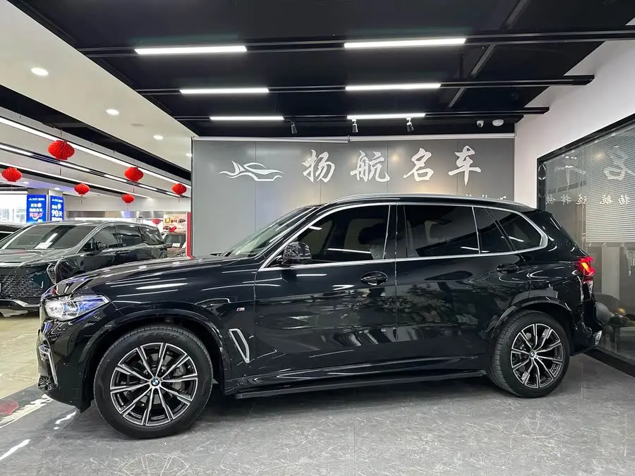 2022 بي إم دبليو X5 xDrive 30Li حزمة M الرياضية الفاخرة