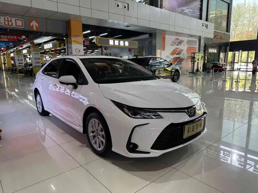 2021 كورولا هايبرد 1.8 لتر E-CVT النخبة