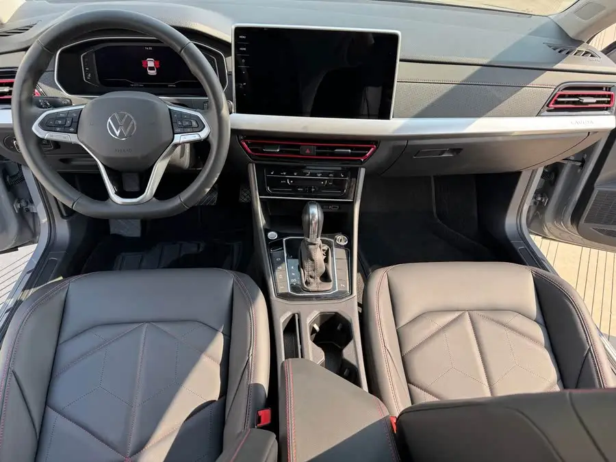 لانغ ي 2023 300 TSI DSG نسخة الأبد الكوني