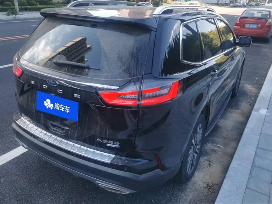 2022 Ford Edge PLUS EcoBoost 245 AWD Platinum 7-seater