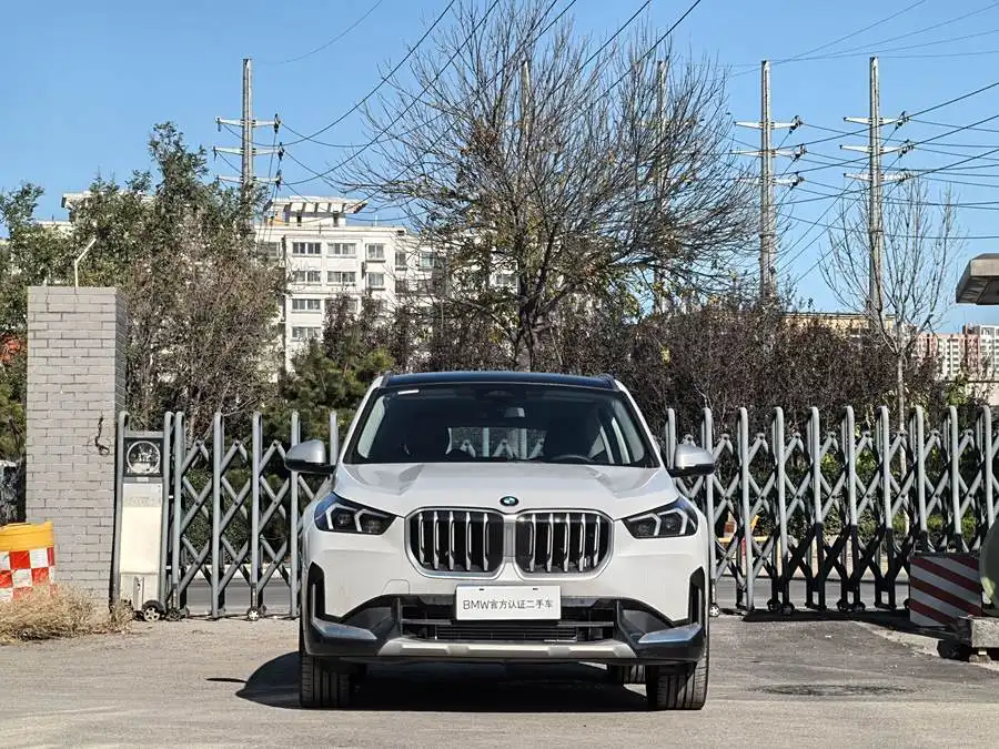 بي إم دبليو X1 2023 xDrive25Li حزمة تصميم X