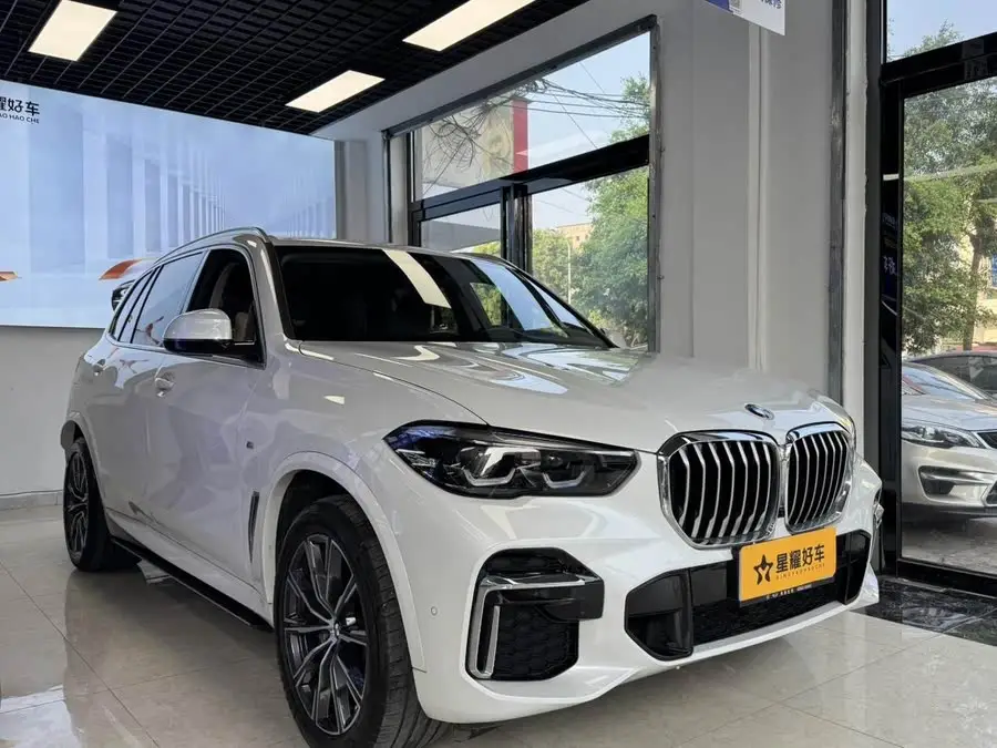 بي إم دبليو X5 2022 الطراز المعدل xDrive 30Li حزمة رياضية M