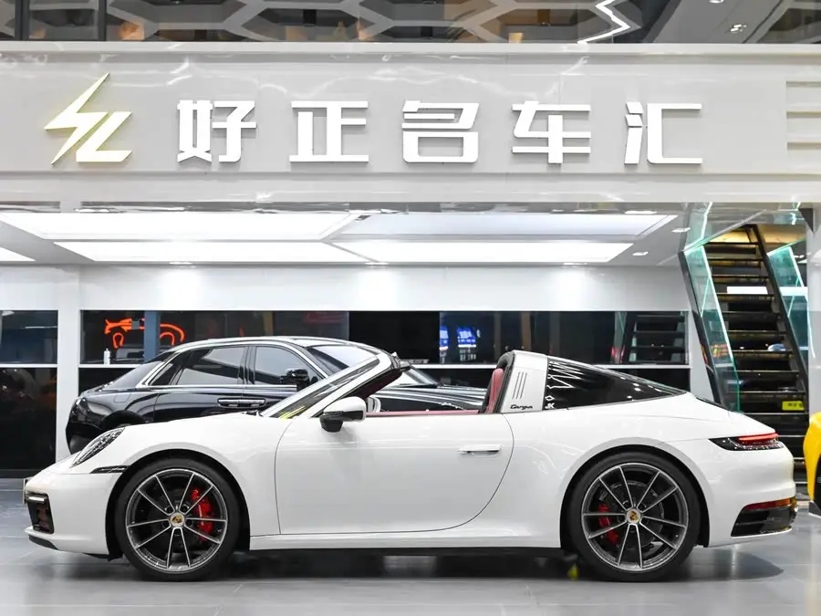 بورش 911 2023 طراز تارغا 4 3.0T