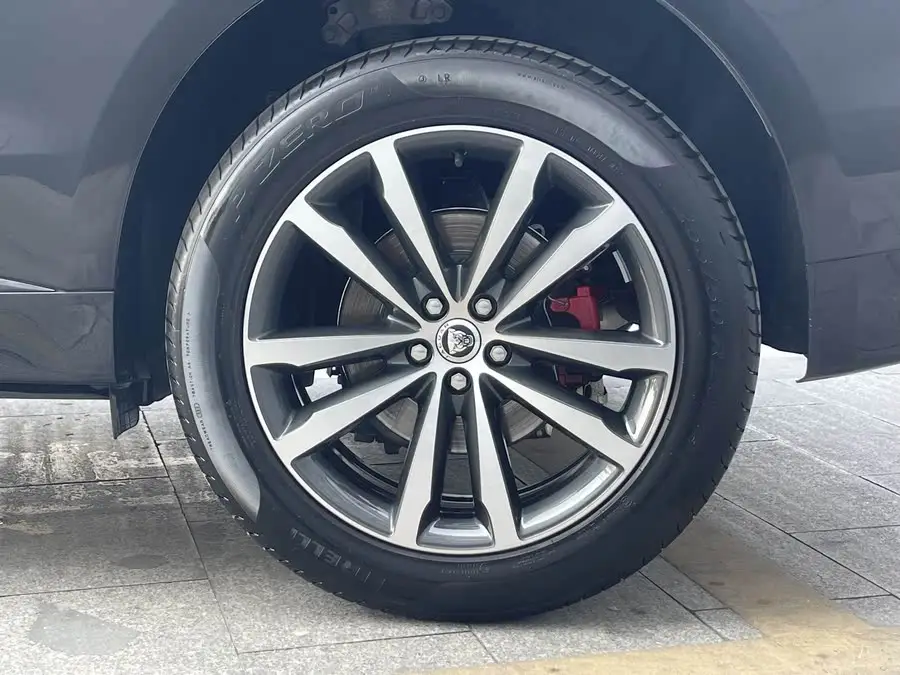 Jaguar F-PACE 2024 P250 R-Dynamic SE