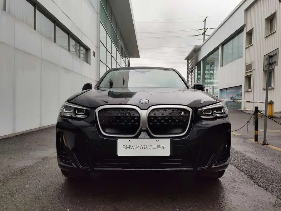 BMW iX3 2023 Leading Edition