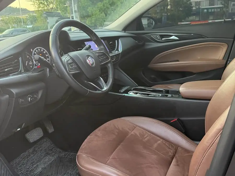 بيوك ريجال 2021 552T النخبة