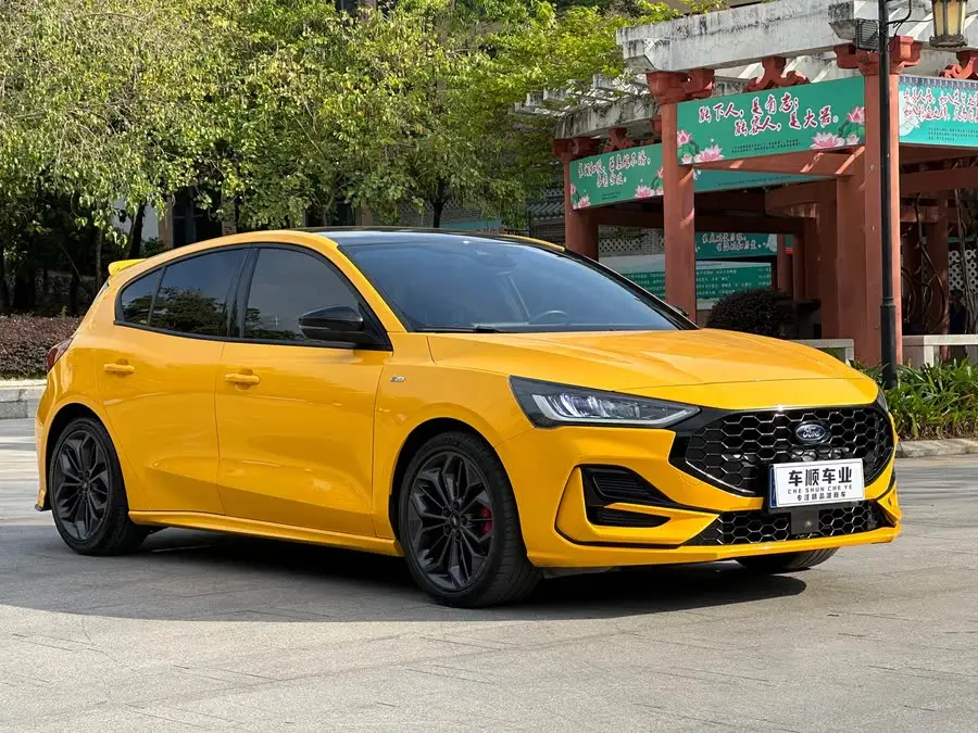 2022 فورد فوكس 2.0 إيكو بوست 180 أوتوماتيكي ST لاين