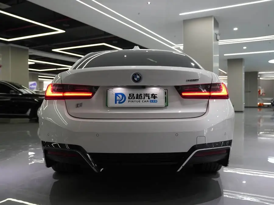 بي إم دبليو i3 2022 eDrive 35 L