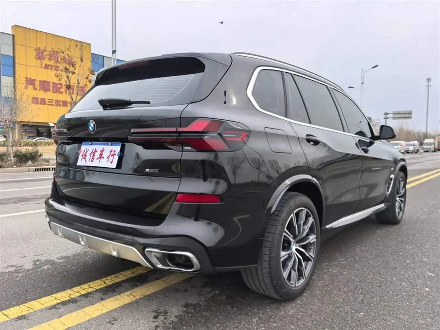 بي إم دبليو X5 2023 xDrive 30Li M حزمة رياضية