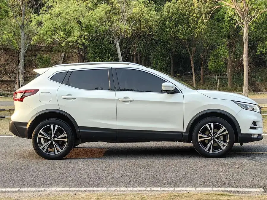 2022 نيسان قاشقاي 2.0 لتر CVT XV بريم إصدار فاخر