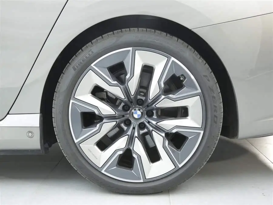 BMW i7 2023 eDrive50L Executive Luxury Package