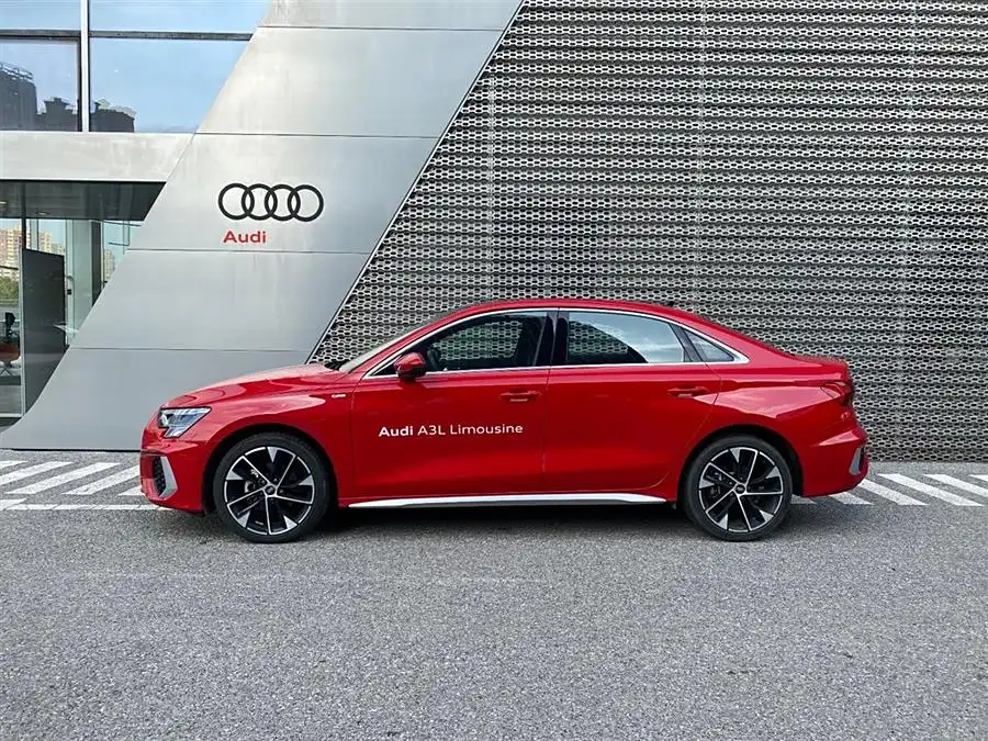 أودي A3 2023 طراز مُعدل A3L ليموزين 35 TFSI إصدار رياضي عصري