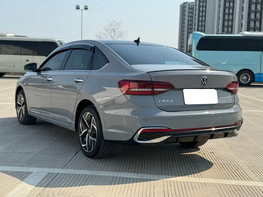 لانغ ي 2023 300 TSI DSG نسخة الأبد الكوني