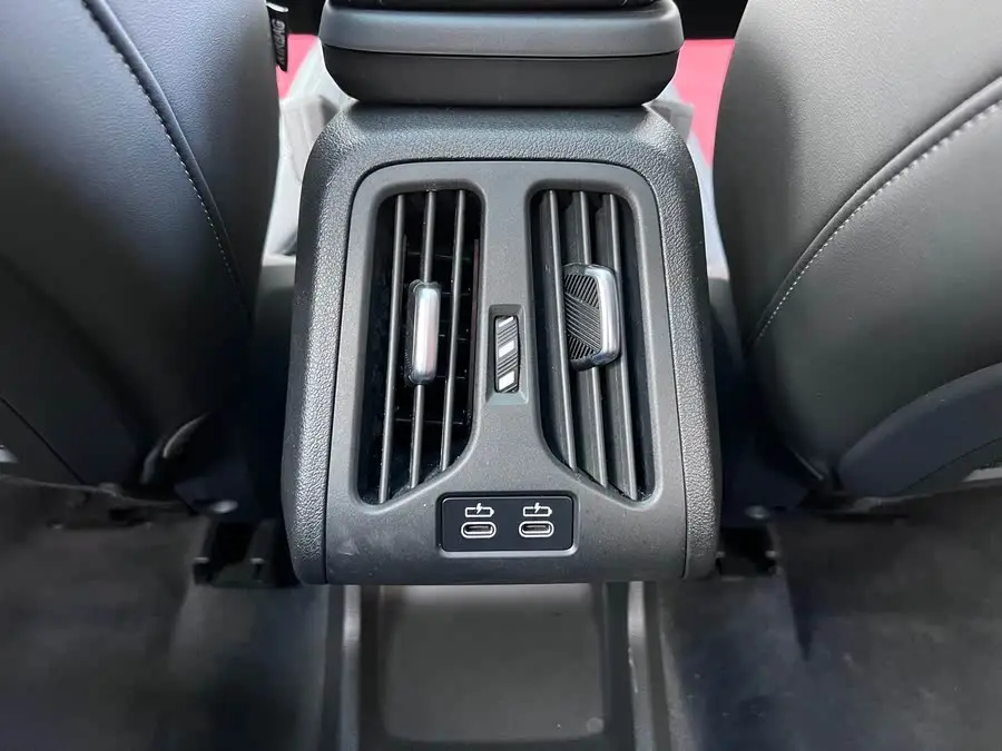 بي إم دبليو X1 2023 xDrive25Li حزمة تصميم X